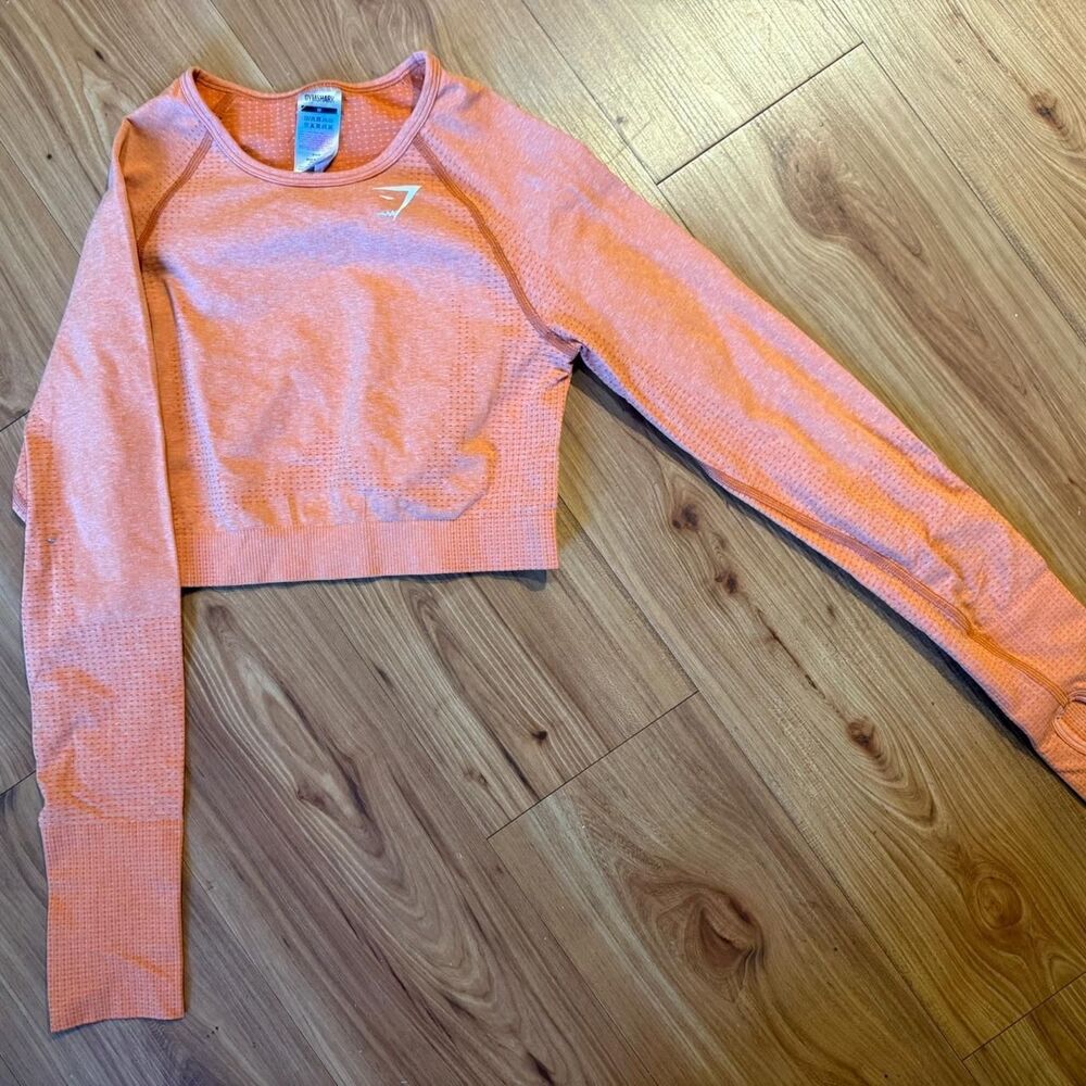 Gymshark Women's Orange and Pink Crop-top